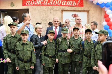 Г.А. Зюганов поздравил учеников Таганского кадетского корпуса с началом нового учебного года и провел открытый урок