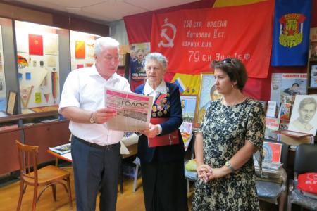 Коммунисты Тамбова возложили венки и цветы к памятнику Зое Космодемьянской