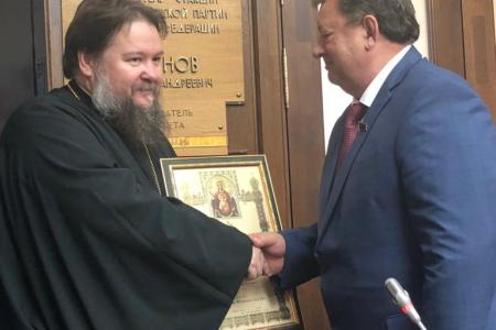 Заместителю Председателя ЦК КПРФ В.И. Кашину вручена Благословенная Патриаршая грамота