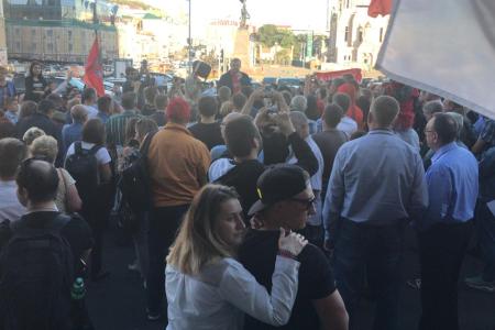 Сторонники КПРФ вернулись к администрации Приморья протестовать против итогов губернаторских выборов