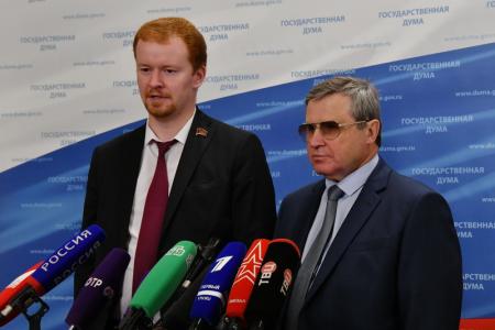 "Выборы, пенсия". Д.А. Парфенов и О.Н. Смолин выступили перед журналистами в Госдуме