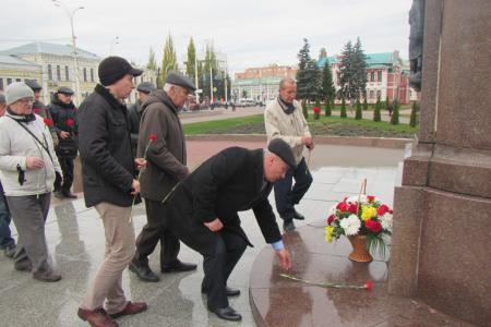 В Тамбове состоялось возложение цветов к монументам в честь 100-летия Ленинского Комсомола 