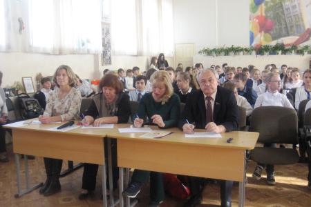 В ярославской школе поют комсомольские песни