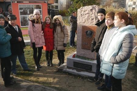 Закладной камень, посвященный комсомольцам всех поколений, открыли в Новосибирске