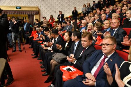 "Мы сильны нашей верною дружбой". В Москве прошел праздничный концерт, посвященный 100-летию Ленинского комсомола
