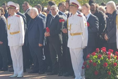 Казбек Тайсаев принял участие в траурных мероприятиях в Донецкой Народной Республике
