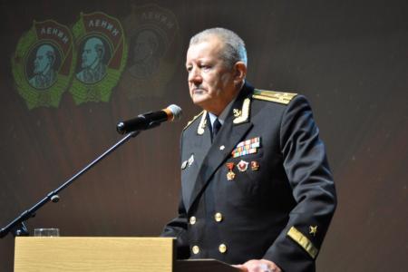 Санкт-Петербург. В новый век, комсомол!