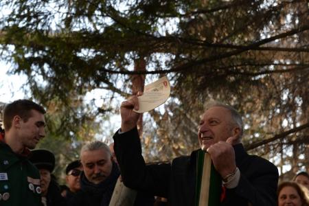 «Мы завидуем комсомольцам 2018 года»: Капсулу 50-летней давности вскрыли в Дзержинском районе Новосибирска