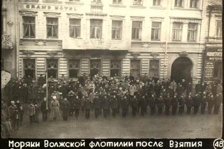 Жители Самары отмечают столетнюю годовщину освобождения города от белочехов Красной Армией 