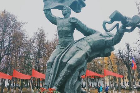 В Орле состоялся митинг, посвященный 100–летию ВЛКСМ
