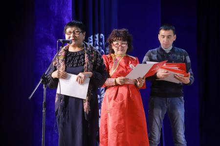 «Шире шаг, Комсомол!». 100-летний юбилей ВЛКСМ отметили праздничным концертом в республике Тыва