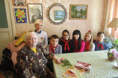 Ивановская область. Кинешемские пионеры поздравили ветеранов с Днём пожилого человека