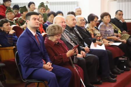 «Шире шаг, Комсомол!». 100-летний юбилей ВЛКСМ отметили праздничным концертом в республике Тыва