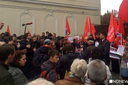 Коммунисты у здания Совета Федерации провели акцию против пенсионной «реформы»