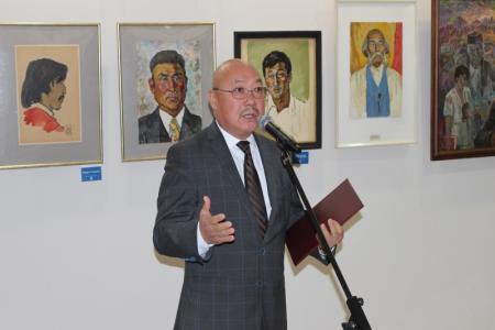 Николай Нуров поздравил с юбилейной выставкой заслуженного художника Республики Калмыкия Галину Ушанову 