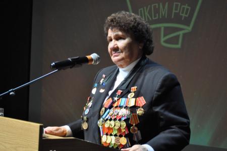 Санкт-Петербург. В новый век, комсомол!