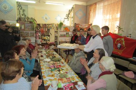 Ивановская область. Кинешемские пионеры поздравили ветеранов с Днём пожилого человека