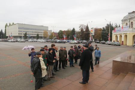 В Тамбове состоялось возложение цветов к монументам в честь 100-летия Ленинского Комсомола 