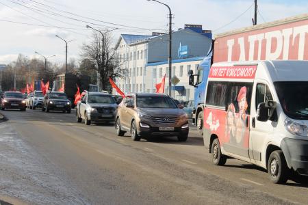 Торжественная встреча поколений и автопробег, посвящённые 100-летию ВЛКСМ, прошли в Костроме