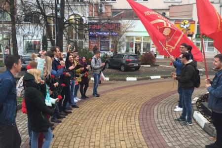 Белгород. Цветы Вождю мирового пролетариата