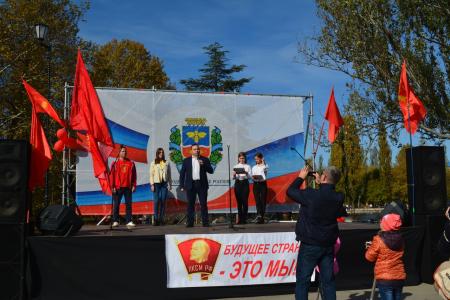Крымчане отмечают 100-летие Ленинского комсомола