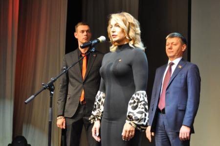 Санкт-Петербург. В новый век, комсомол!