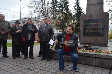 Барнаульские коммунисты провели митинг памяти, посвященный событиям октября 1993 года