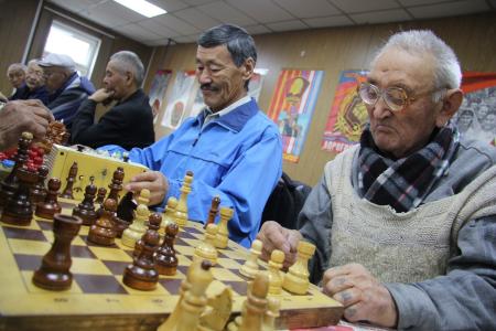 В Тувинском рескоме КПРФ прошел шахматный турнир в честь 100-летия ВЛКСМ