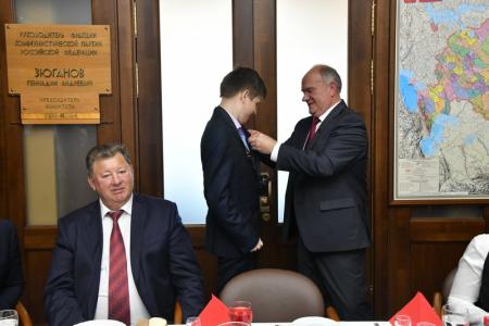 Г.А. Зюганов наградил членов Фонда памяти полководцев Победы