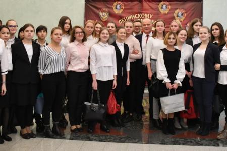 «Эпоха юности и побед». В Госдуме открылась выставка, посвященная 100-летию Ленинского Комсомола
