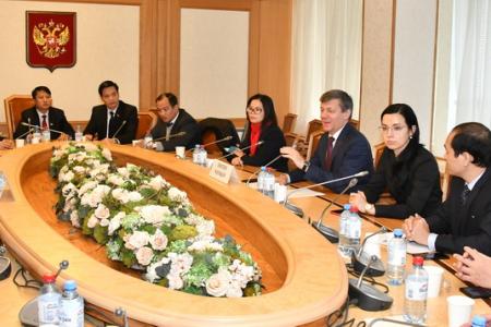 Г.А. Зюганов и Д.Г. Новиков провели встречу с представителями Компартии Вьетнама