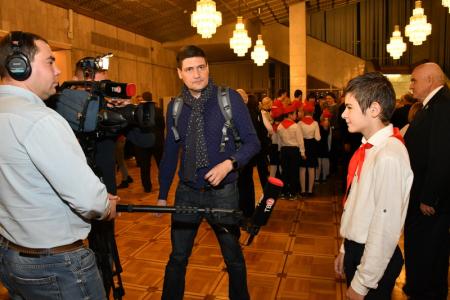 "Мы сильны нашей верною дружбой". В Москве прошел праздничный концерт, посвященный 100-летию Ленинского комсомола