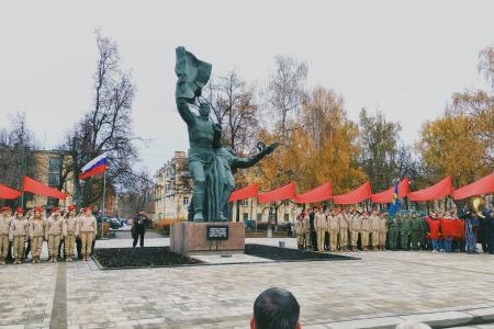 В Орле состоялся митинг, посвященный 100–летию ВЛКСМ