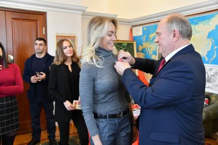 В честь столетия Ленинского комсомола Г.А. Зюганов наградил ветеранов спорта