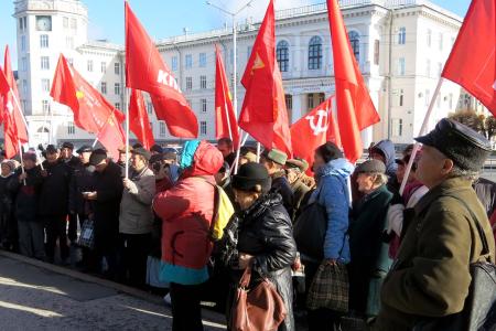 Чувашская Республика. В Чебоксарах в День рождения комсомола возложили цветы к памятнику В.И. Ленину