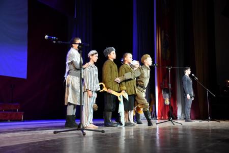 "Мы сильны нашей верною дружбой". В Москве прошел праздничный концерт, посвященный 100-летию Ленинского комсомола