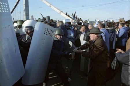 Сентябрьско-октябрьский кризис 1993 года: на чьей стороне были народные симпатии и антипатии. Статья доктора политических наук С.П. Обухова в газете «Правда»