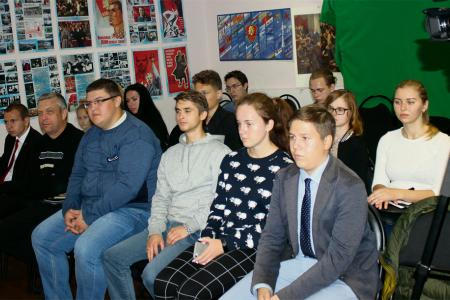 В Курске состоялось первое занятие в школе комсомольского просвещения