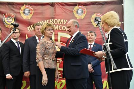 «Эпоха юности и побед». В Госдуме открылась выставка, посвященная 100-летию Ленинского Комсомола