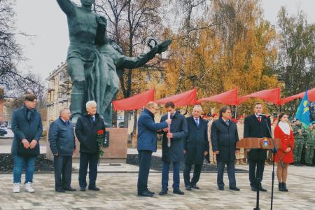 В Орле состоялся митинг, посвященный 100–летию ВЛКСМ