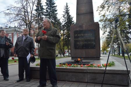 Барнаульские коммунисты провели митинг памяти, посвященный событиям октября 1993 года