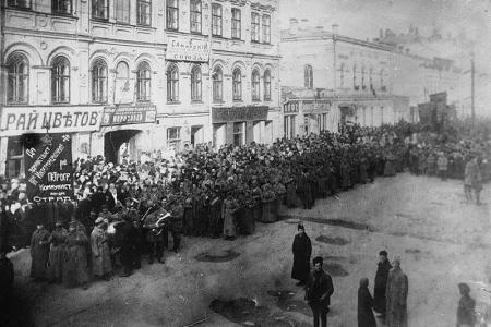 Жители Самары отмечают столетнюю годовщину освобождения города от белочехов Красной Армией 