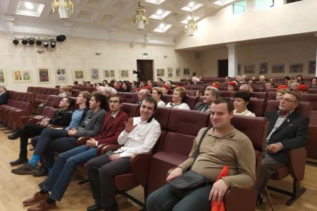 Калининградская область. Комсомольцы приняли участие в открытии выставки, посвященной 100-летию Ленинского Комсомола