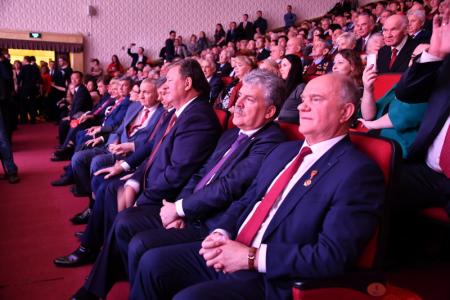 "Мы сильны нашей верною дружбой". В Москве прошел праздничный концерт, посвященный 100-летию Ленинского комсомола