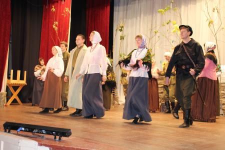 В Воронеже к столетию Ленинского Комсомола прошла театральная премьера «Бумбараша»
