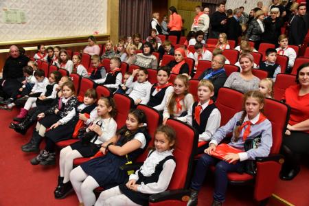 "Мы сильны нашей верною дружбой". В Москве прошел праздничный концерт, посвященный 100-летию Ленинского комсомола