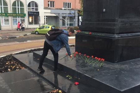 Белгород. Цветы Вождю мирового пролетариата
