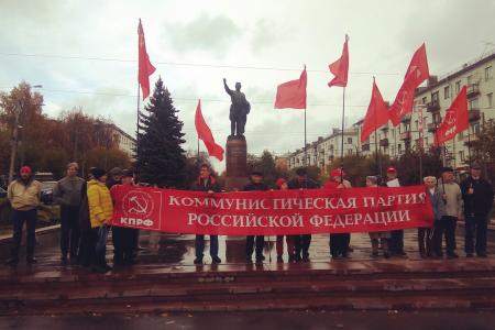 В Кирове прошла акция памяти защитников Дома Советов