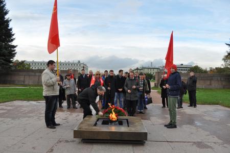 Вспомним героев поименно! Возложение цветов и полицейский произвол в городе на Неве