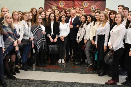 «Эпоха юности и побед». В Госдуме открылась выставка, посвященная 100-летию Ленинского Комсомола